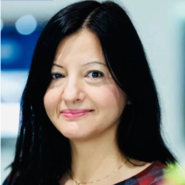 Dr. Mihaela Bucur