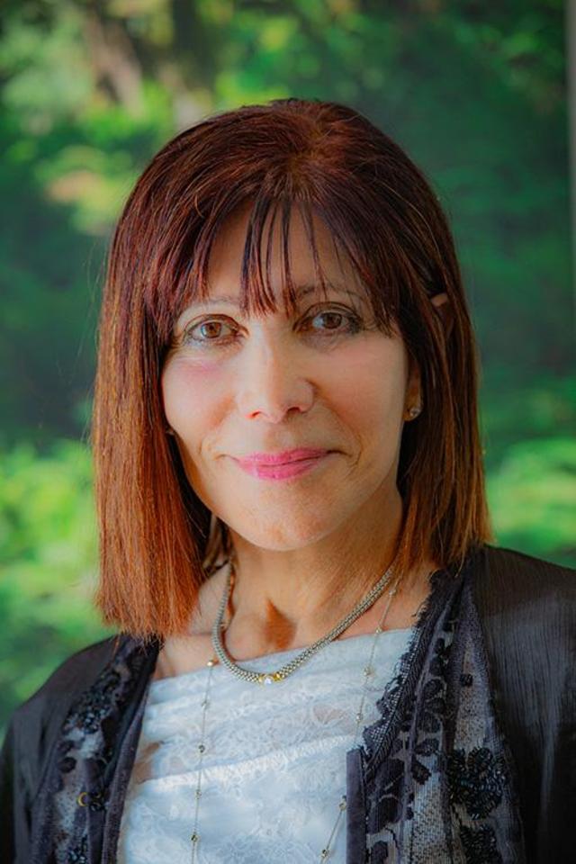 Iris Perlstein