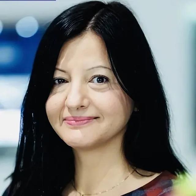 Dr. Mihaela Bucur