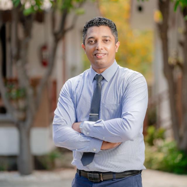 Dr. Roshan Fernando