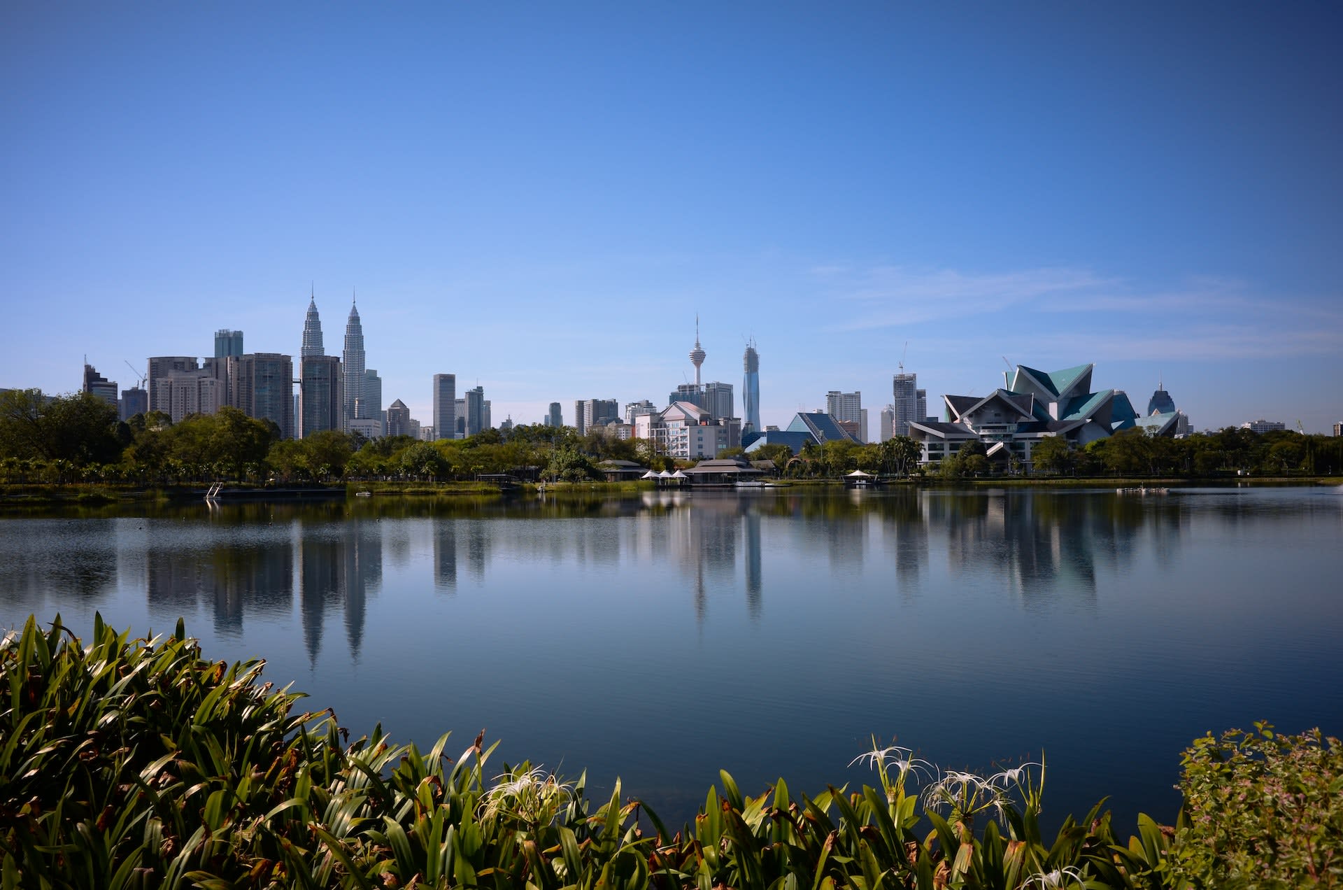 Affordable Luxury Care in the Tropics: 7 Reasons to Consider Rehab in Malaysia