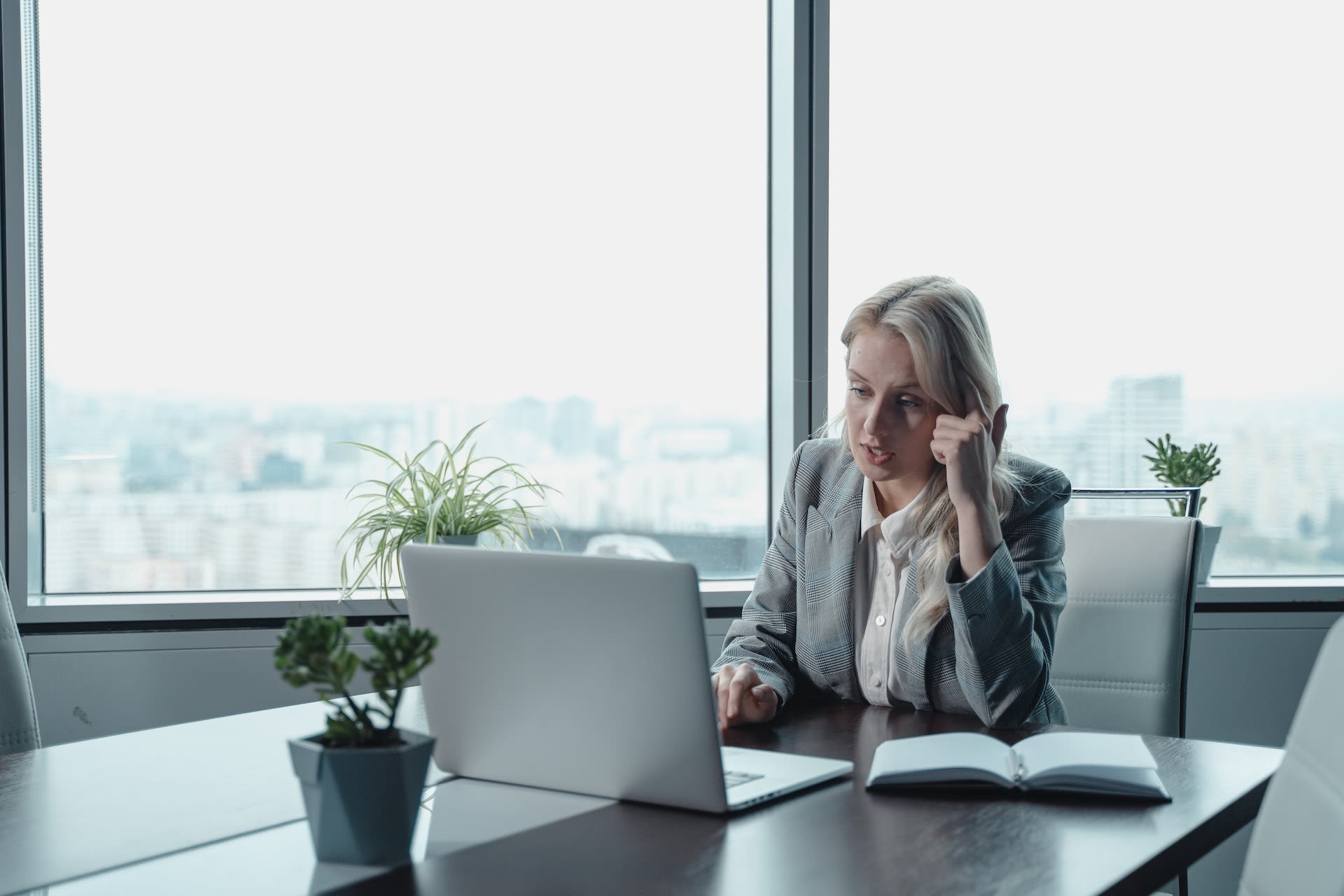 Can I Go to Rehab and Keep Working? What to Expect in Rehab for Executives