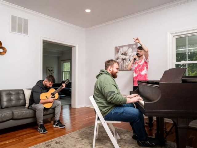 Stay Encouraged & Sober with Fellow Alumni