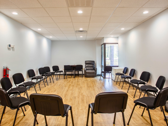 Find Belonging in Specialized Group Therapy