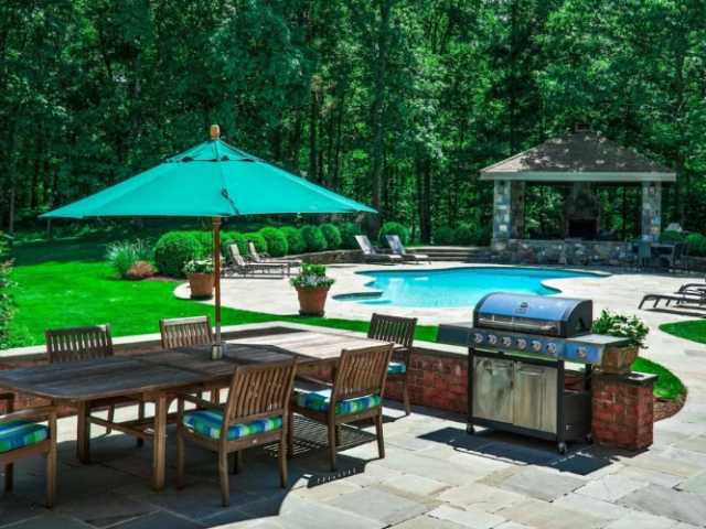 Live with Men Who Will Support Recovery