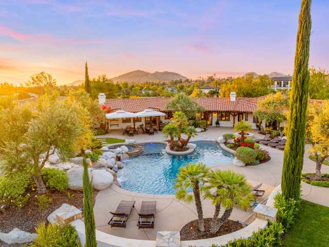 Feel Safe with Trauma-Informed Care