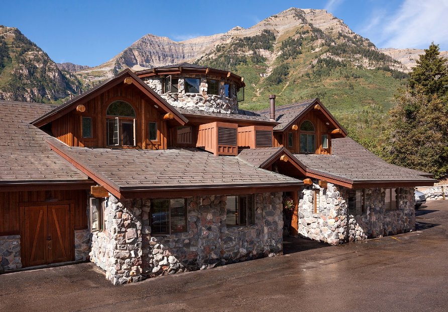 Cirque Lodge facility
