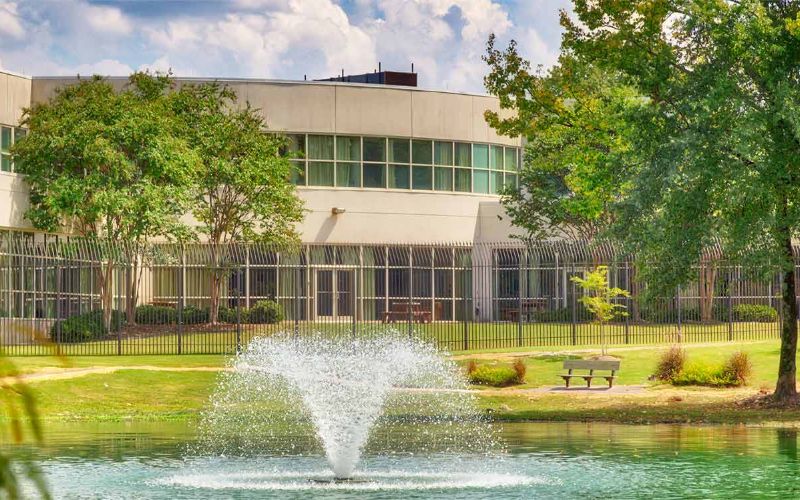The Oaks at Lakeside facility