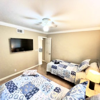 Axiom Sober Living facility photo 5