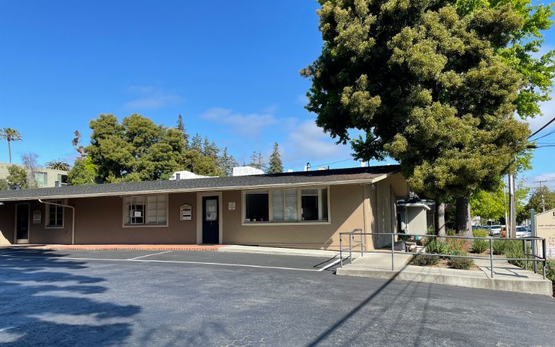 HealthRIGHT 360 San Mateo Clinic facility