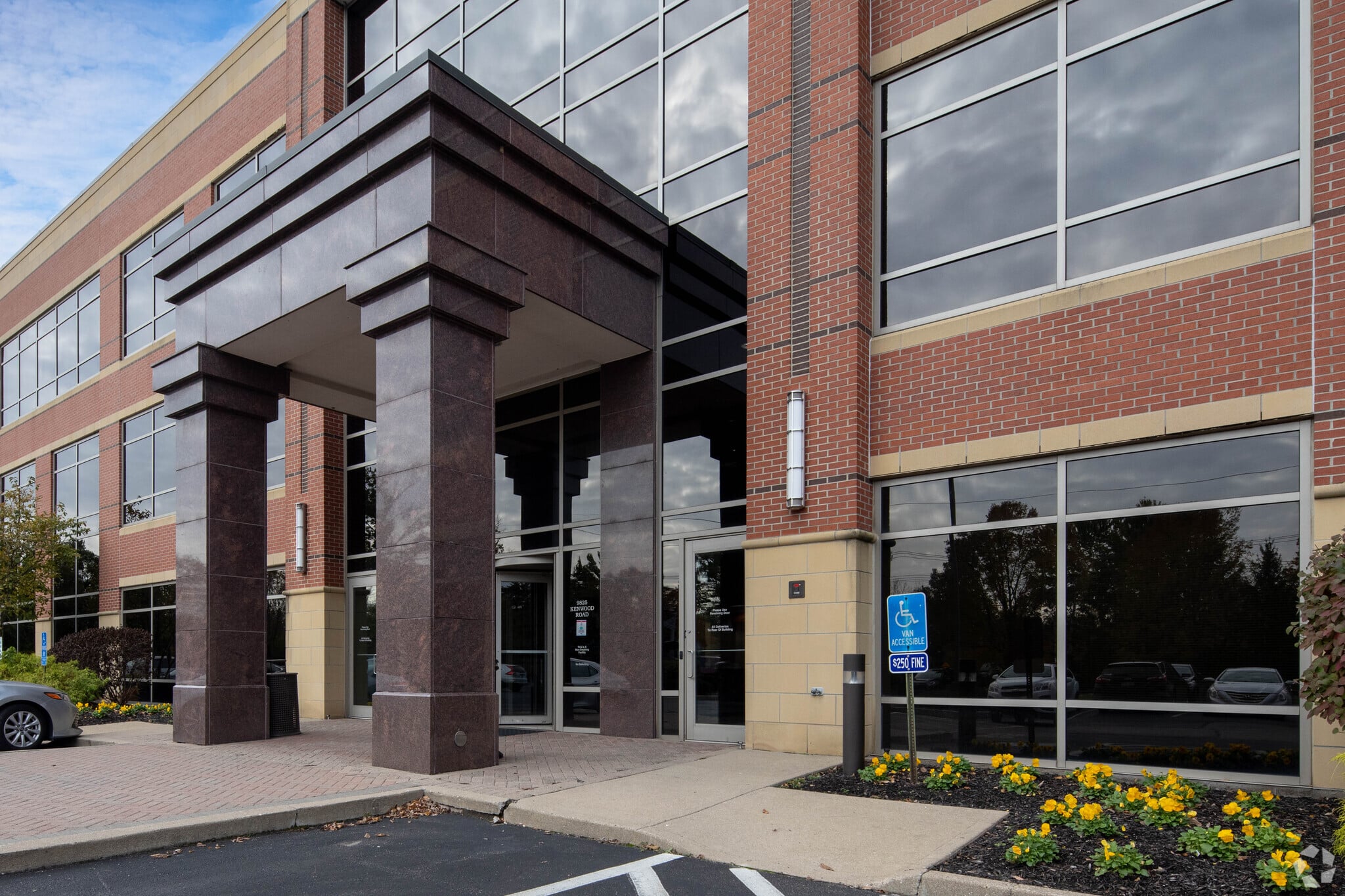 Pasadena Villa Outpatient Cleveland facility photo 3