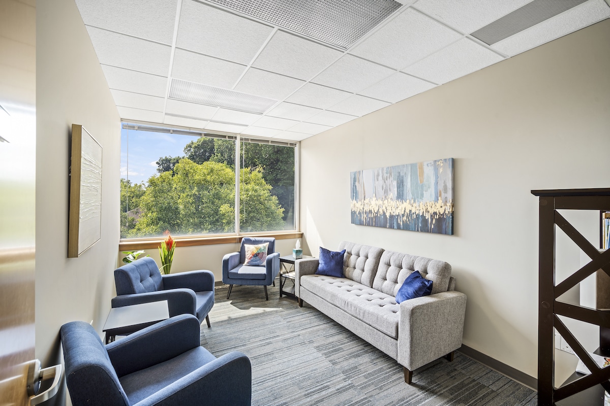 Pasadena Villa Outpatient Raleigh facility photo 3