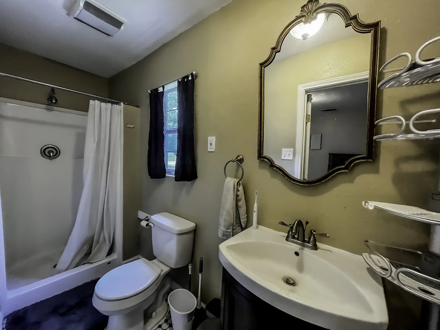 Reis House Sober Living facility photo 5