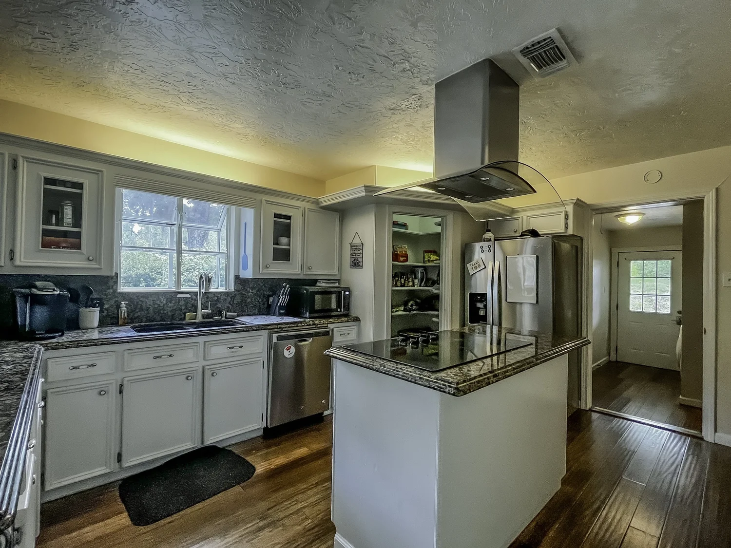 Reis House Sober Living facility photo 2
