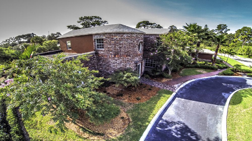 The Gardens at Lake Worth facility