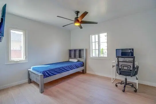 Bridges Recovery Sober Living Apartment - Reading Avenue facility photo 2