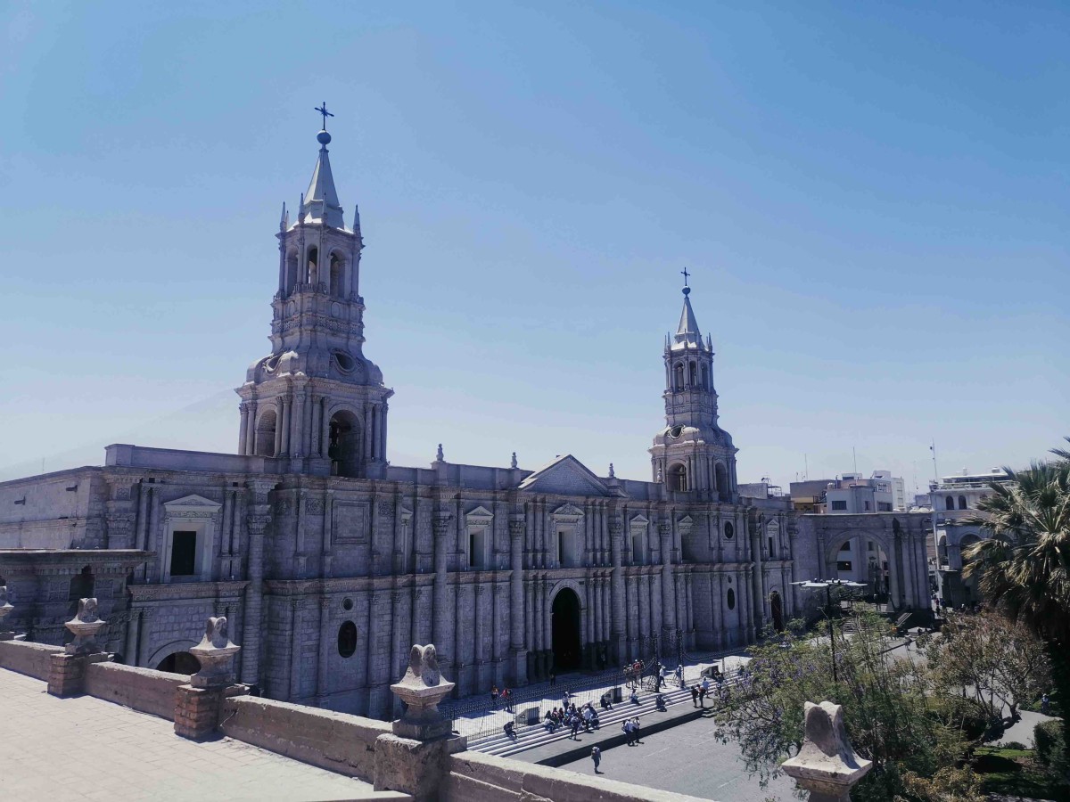 View of the enormous cathedral on Plaza de Armas from a rooftop bar we visited on the tour