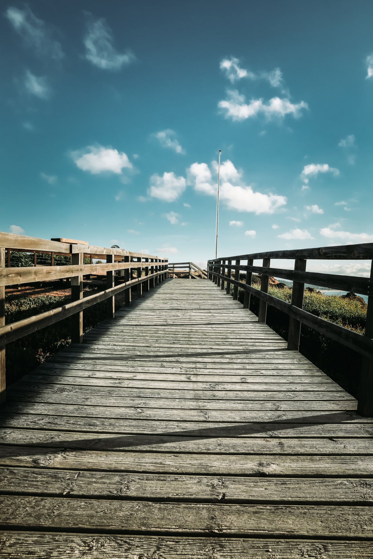 The start of the walkway down towards the Praia (Beach)