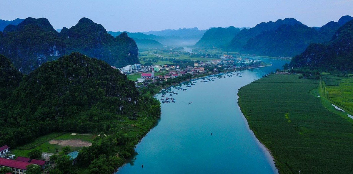 The town is completely surrounded by nature which adds a touch of mystical to the atmosphere
