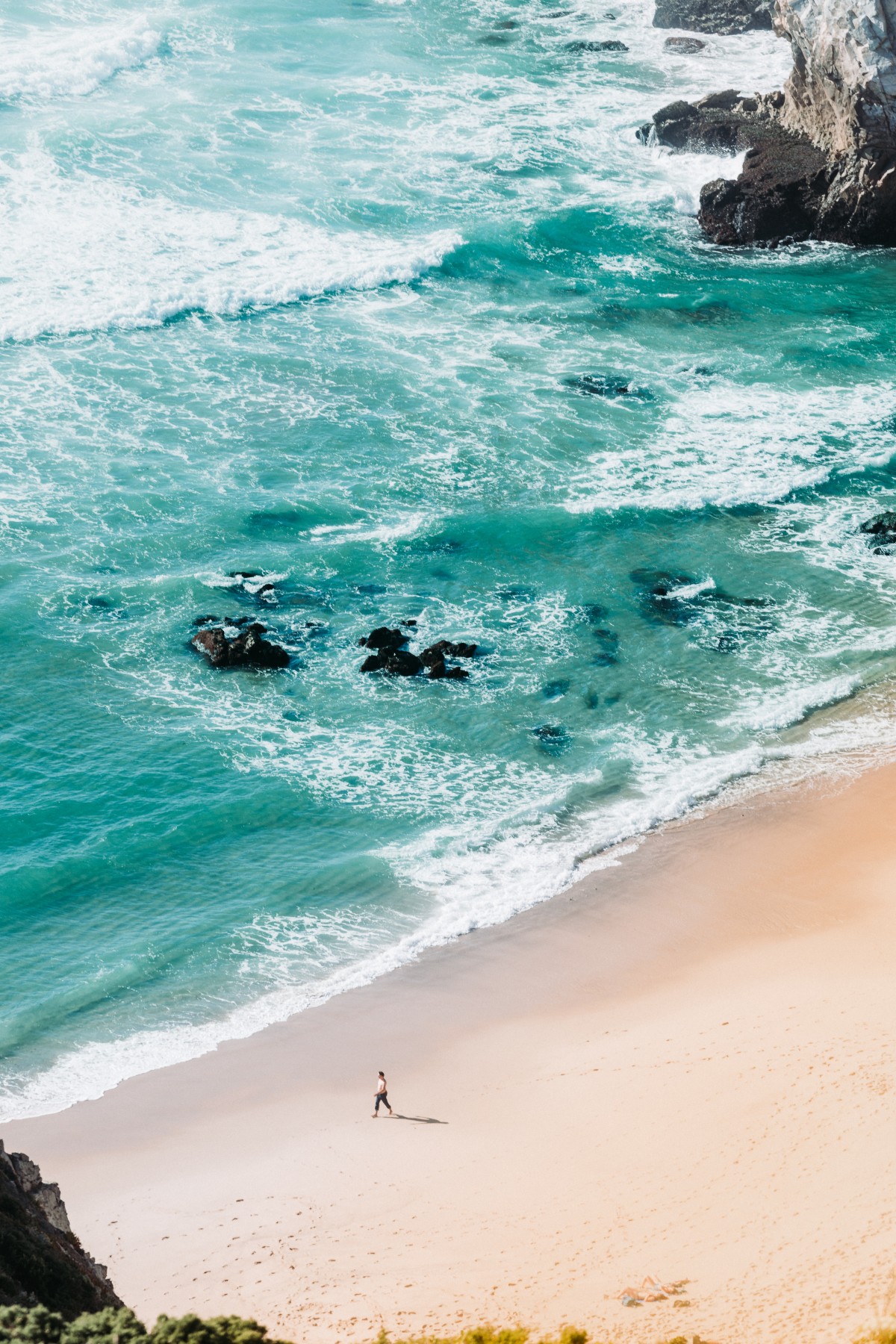 This image was captured around 7pm when the tide started rising. The water is stunningly blue and vibrant.