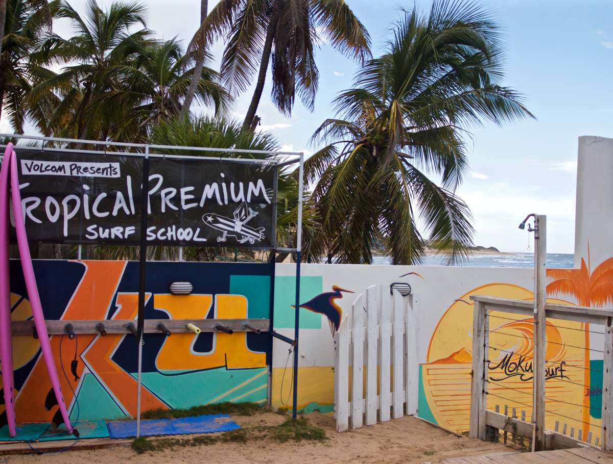 The beachside entrance to Moku, complete with outdoor shower. 