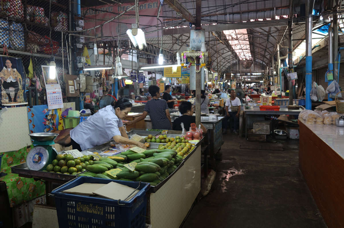 Indoor portion of Maeklong Market