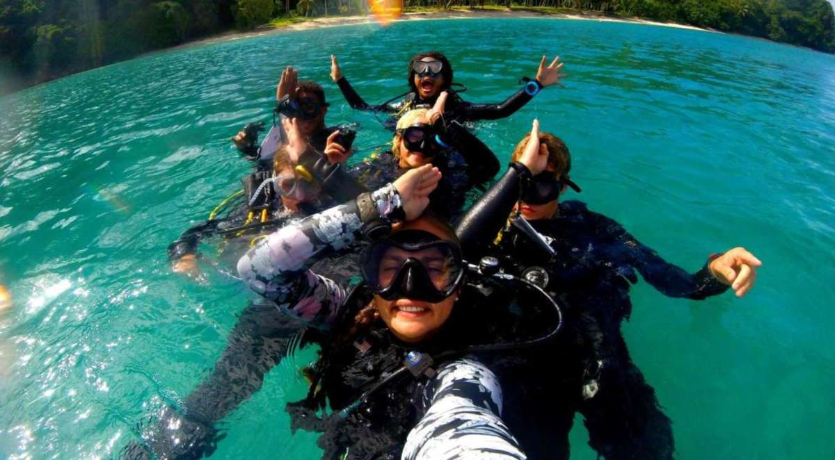 Marine Conservation Volunteers on a Diving Trip