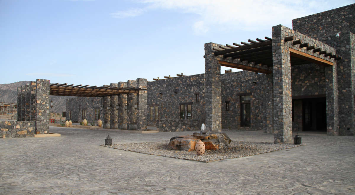 Front entrance to Hotel