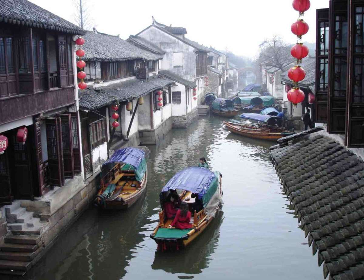 Brick houses lining the canals 