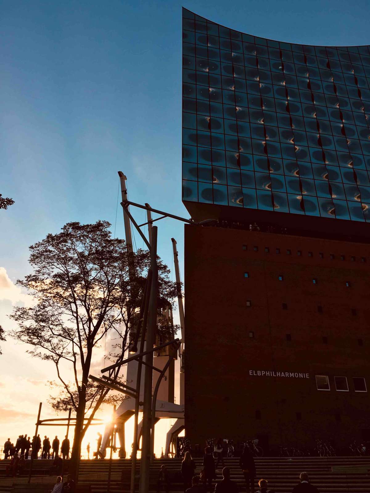 Piazza in front of the Elbphilharmonie