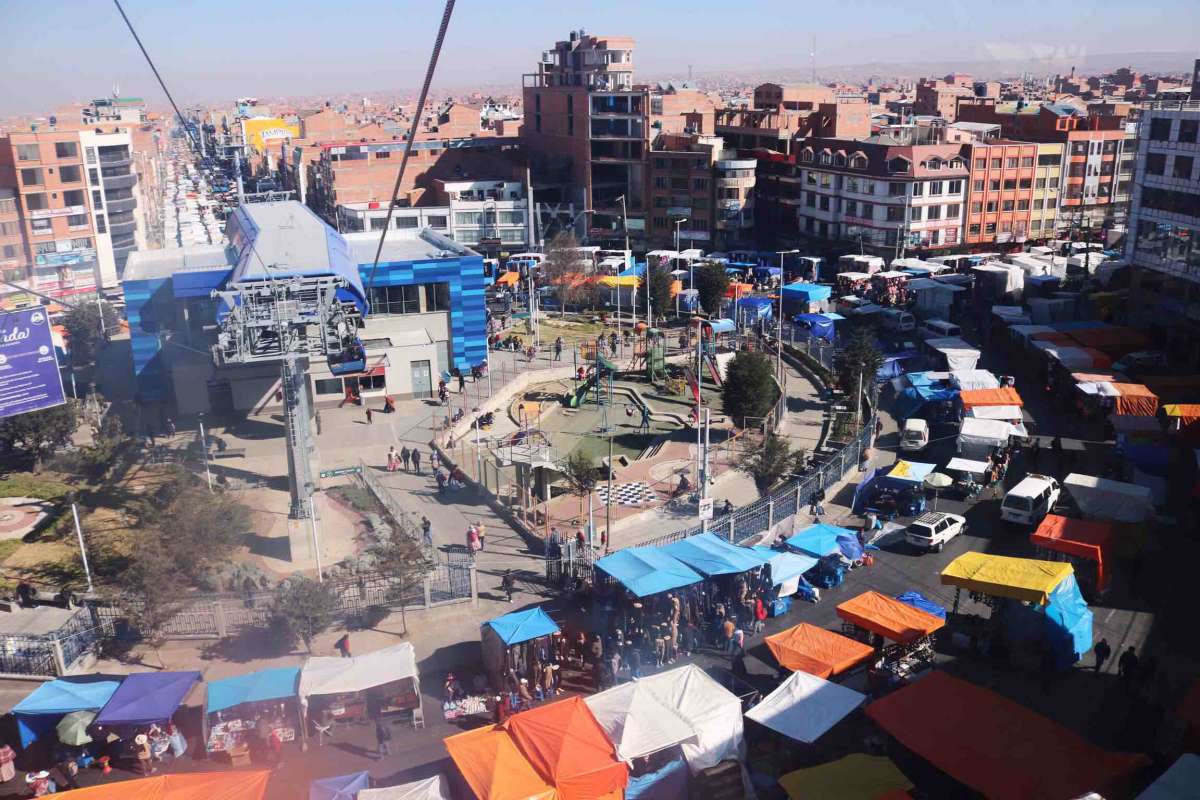 On the blue line above El Alto on market day (Thursdays and Sundays)