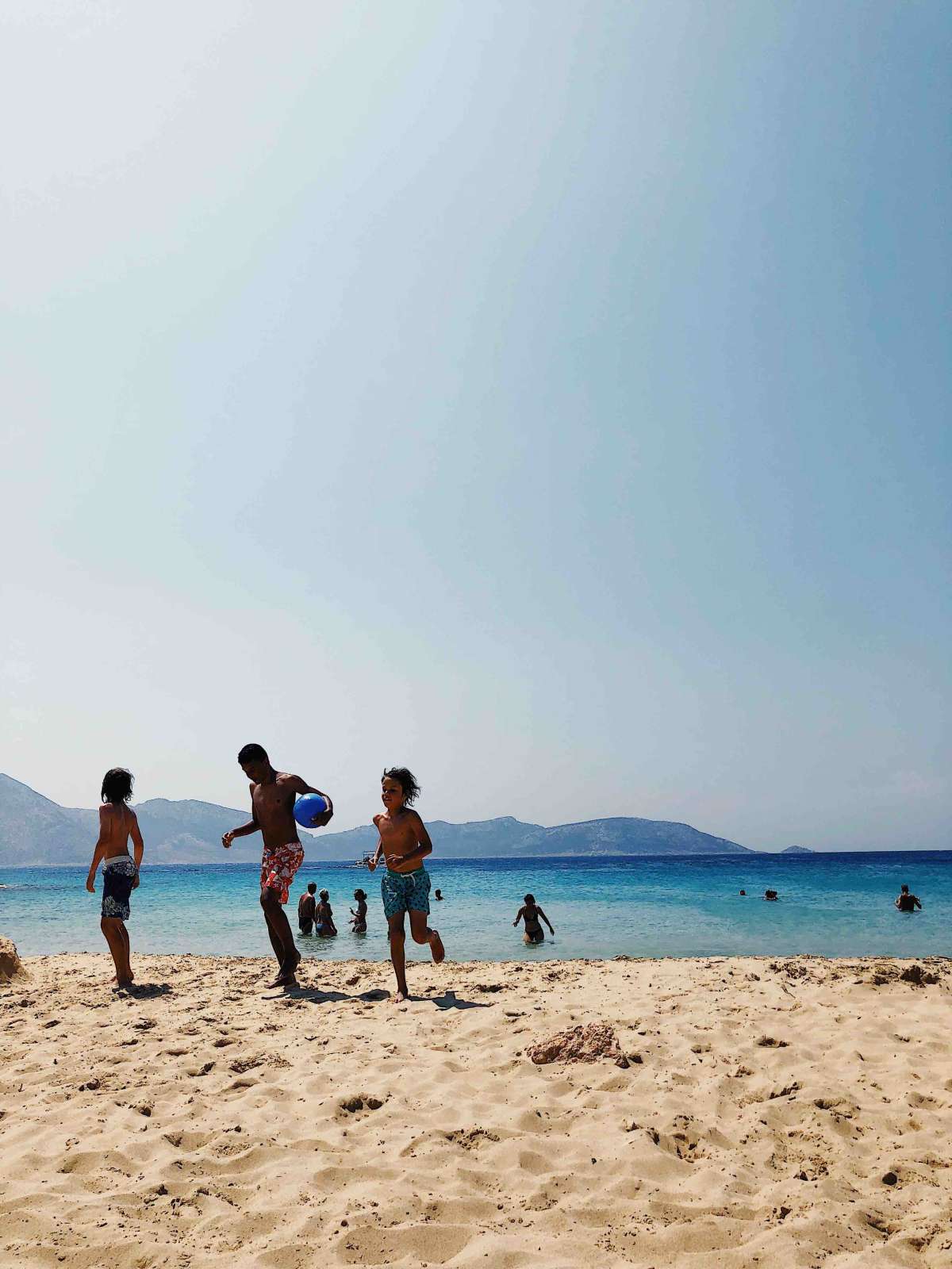 Fanos beach is perfect for families , couples and singles .