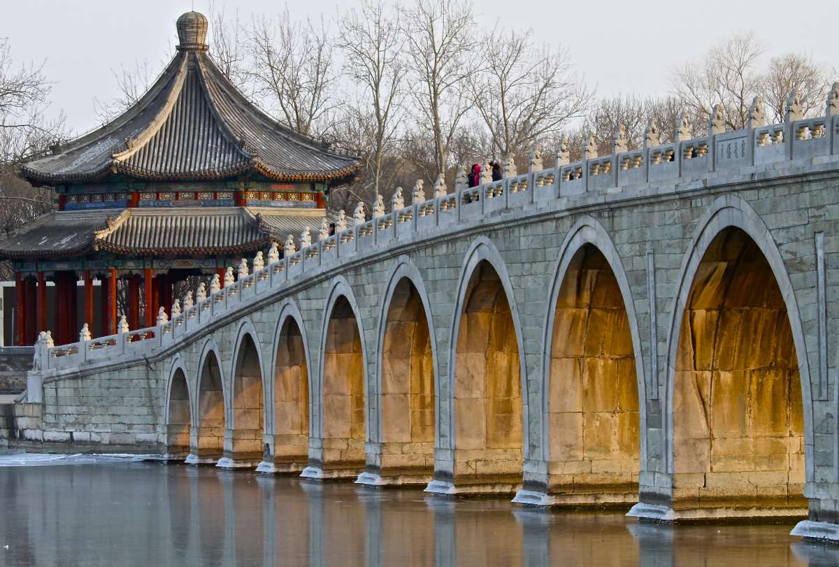 Seventeen Arch bridge in the winter