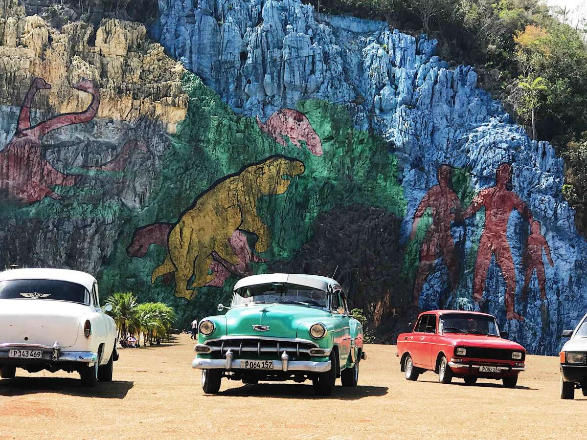 Classic cars in Vinales 