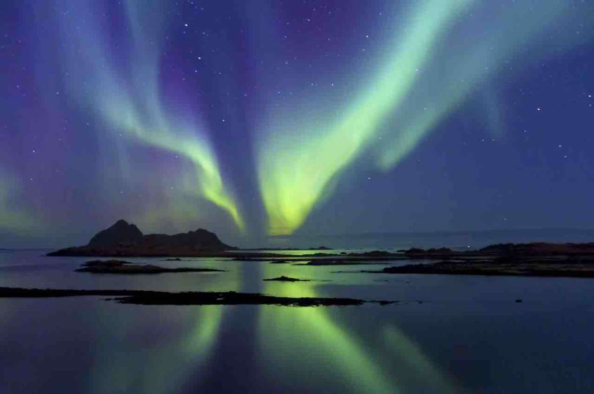 Northern lights above the artic sea