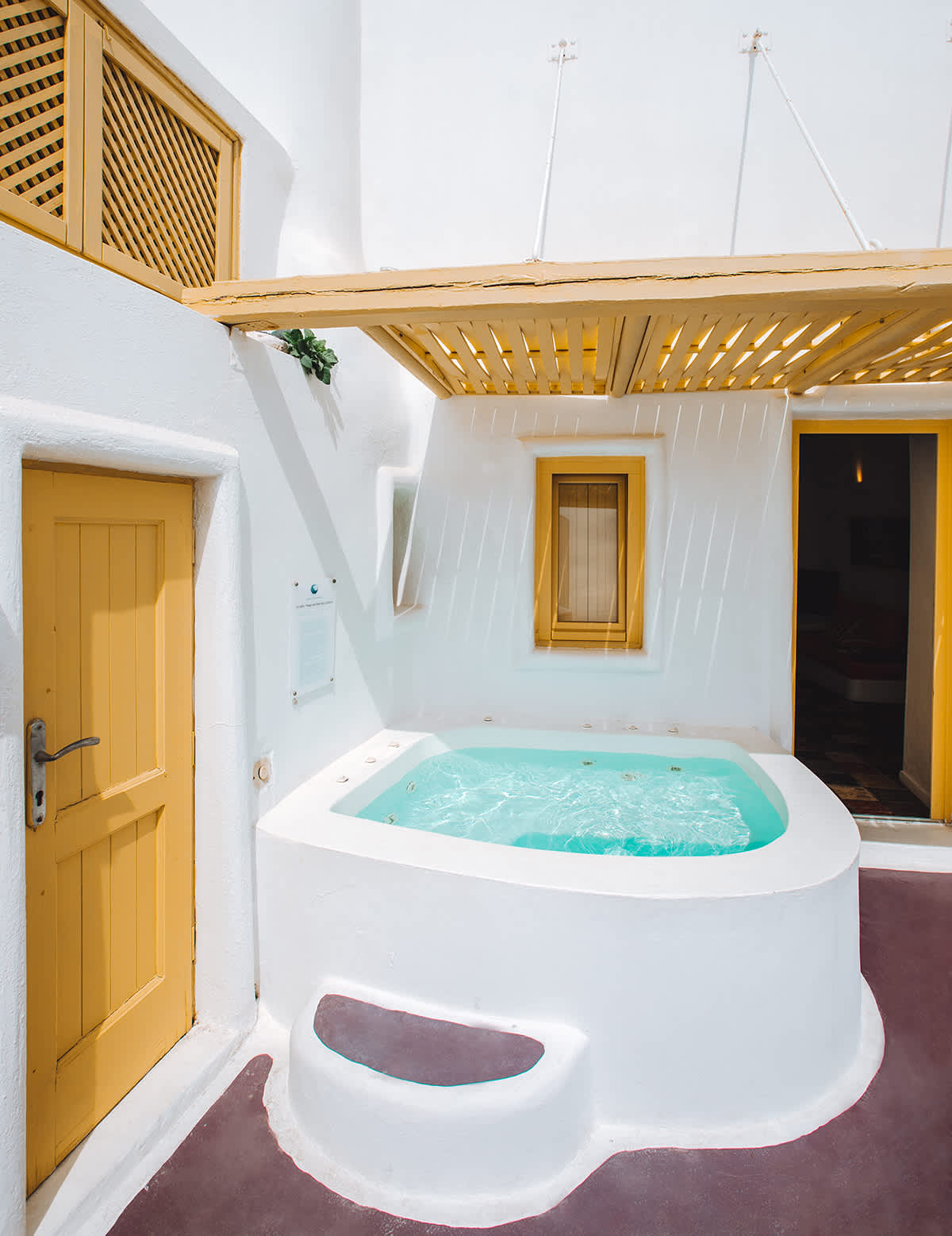 Outdoor Jacuzzi in Orfeas Suite