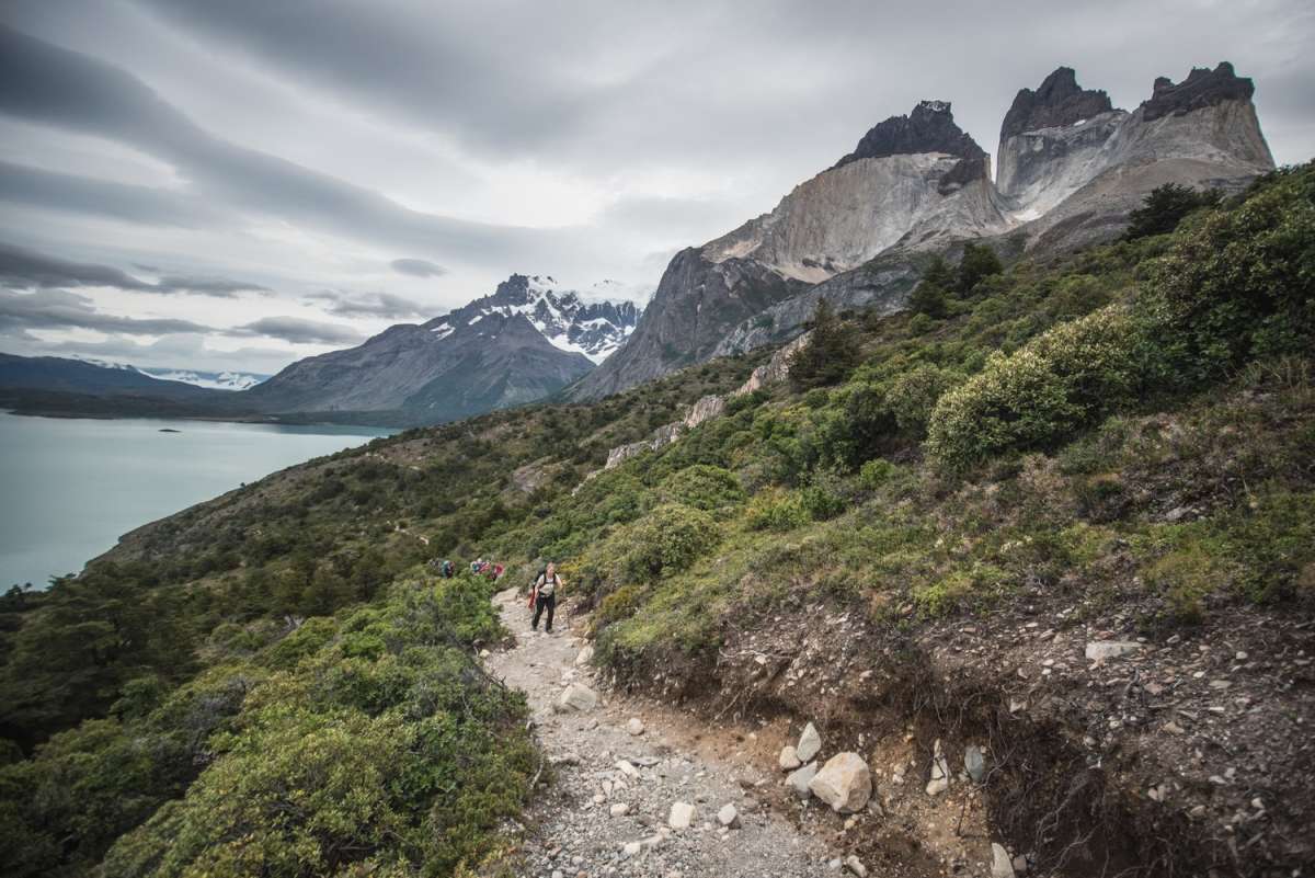 Hiking along the Nordenskjold Lake