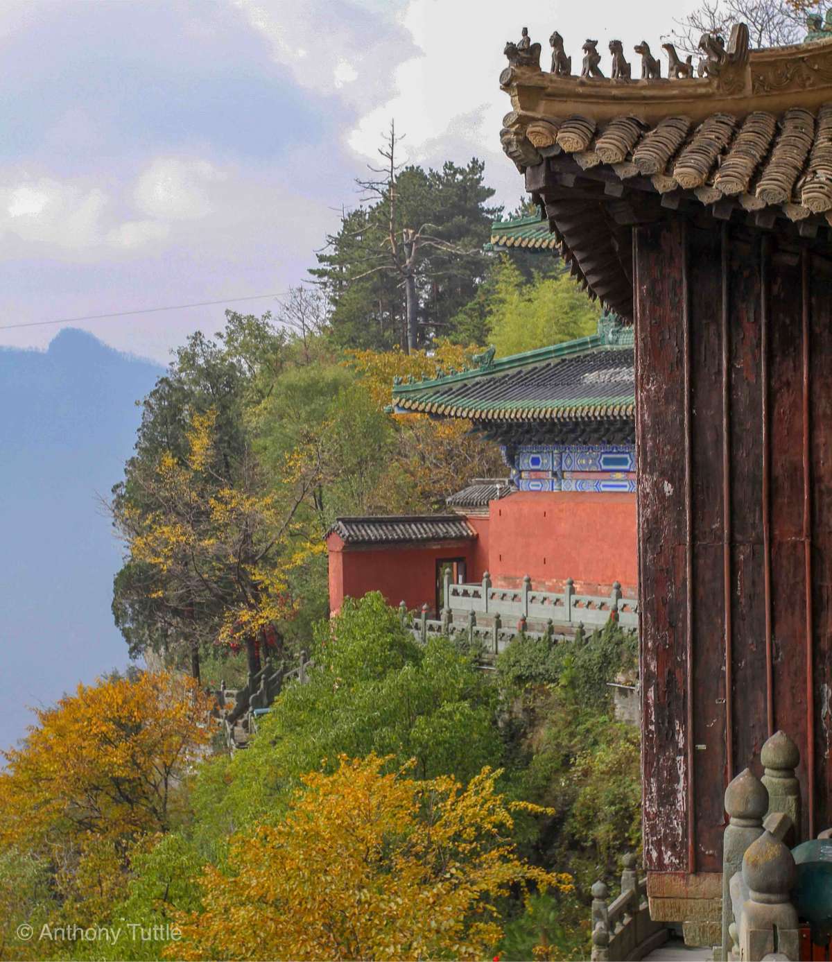 Nanyan Palace is built into the side of the cliffs