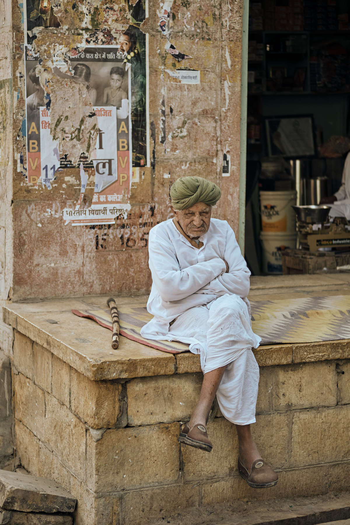 Elderly man waiting 