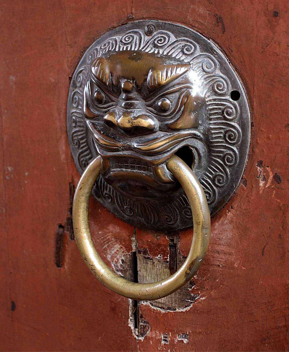 I wonder how many times this foo dog door knocker has been used over the decades?