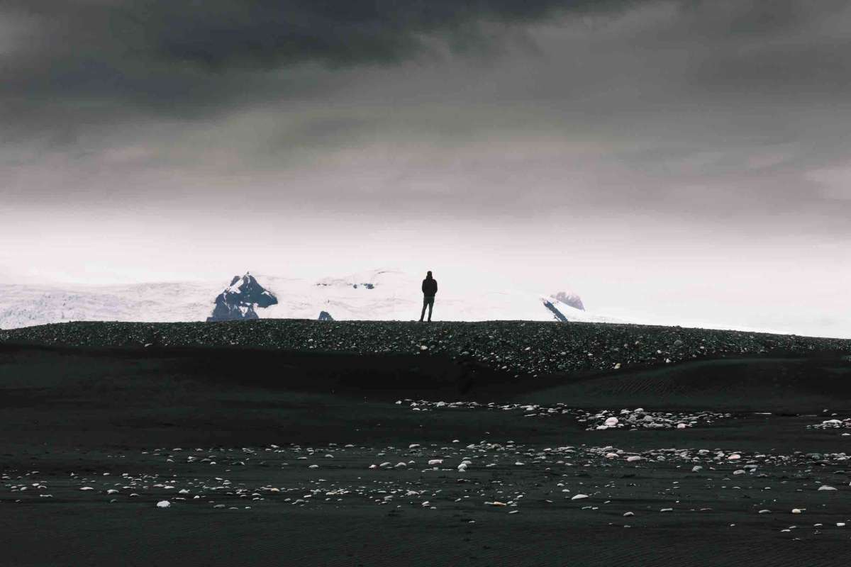 The diamond beach also has incredible landscape scenery