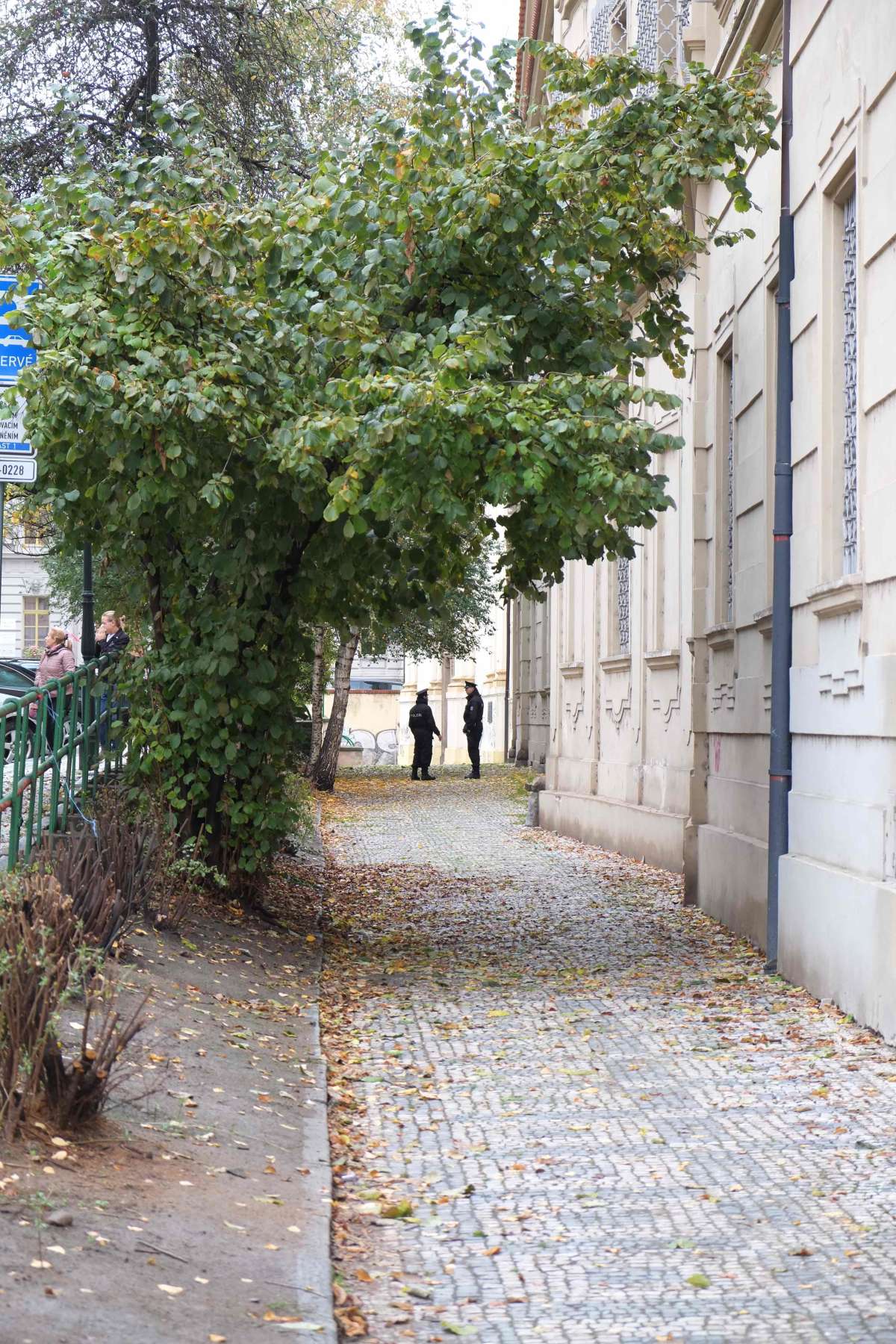 Two policemen chat in Prague\x27s city center.