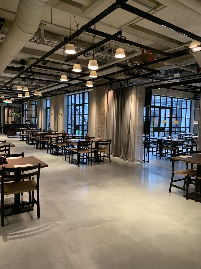 breakfast room