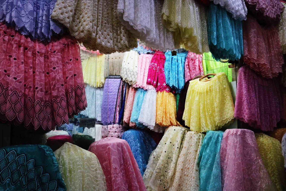 One of many shops dedicated to cholita fashion. This one is just for the under skirts.
