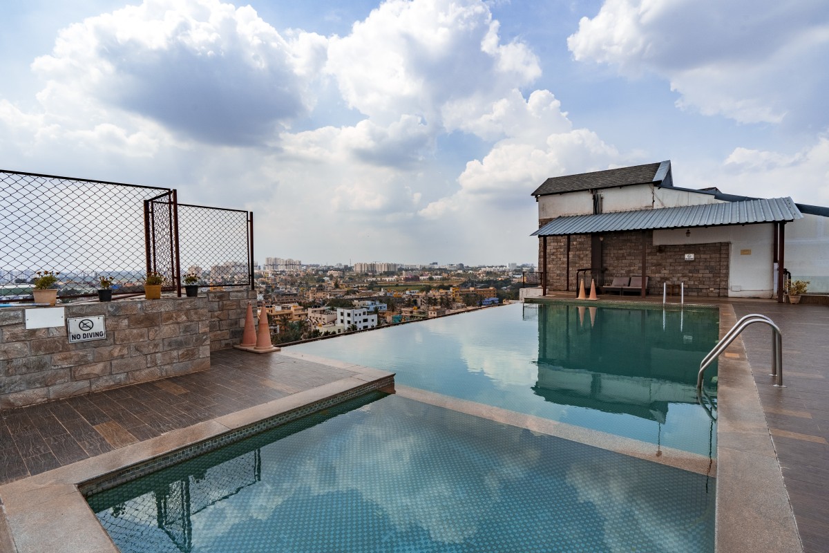Infinity pool of Hotel Sai Vishram