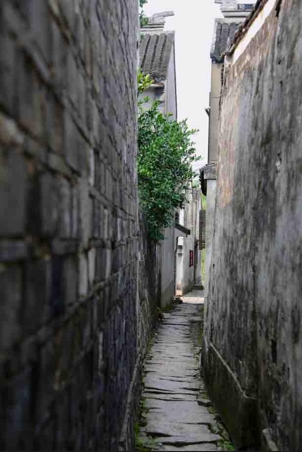 Narrow Alley