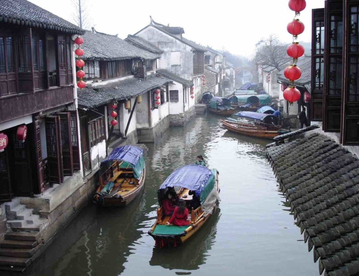 Brick houses lining the canals
