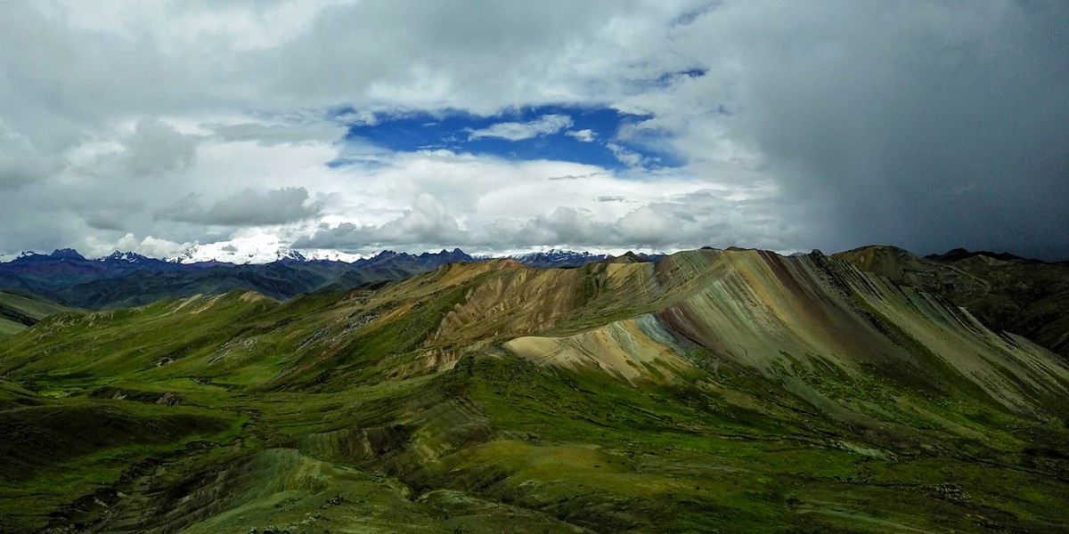 The rain mountain with the Auzangate peak in the background