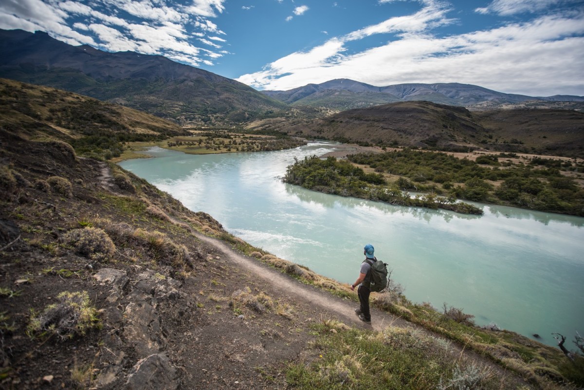 Hiking along the famous Paine river