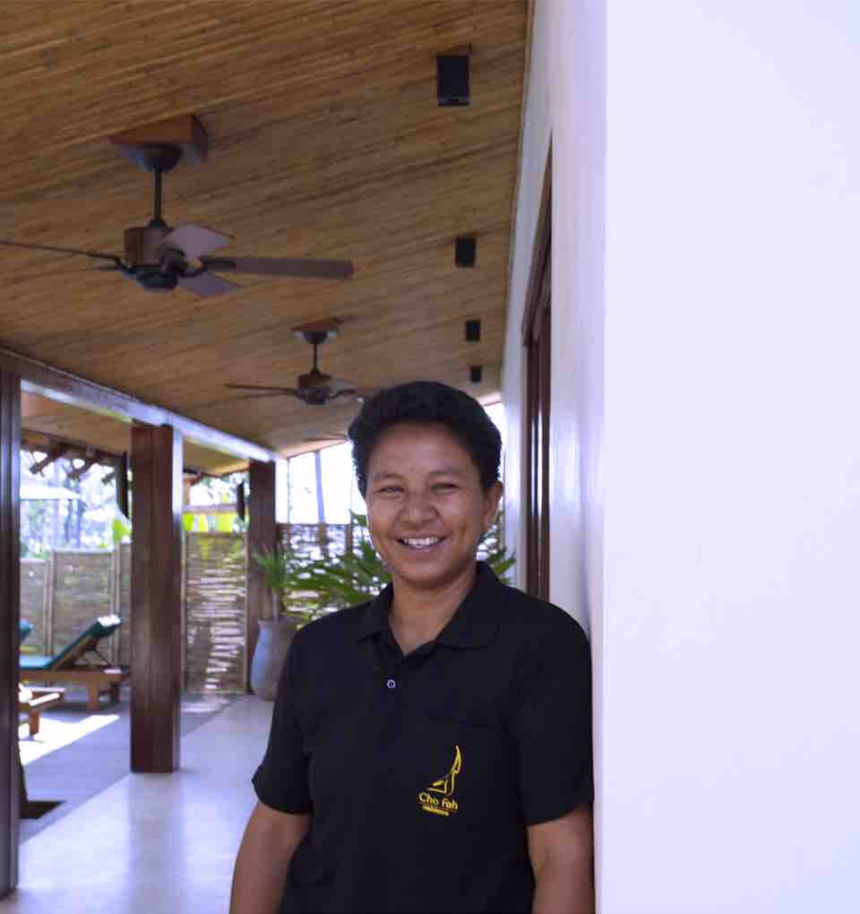 Host Khun Mhee